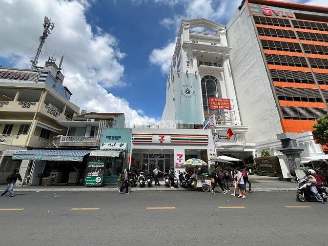 Khuôn đất Khan Hiếm MT Quận 1, 11x30m , 330m , 3 lầu, 185 tỷ 