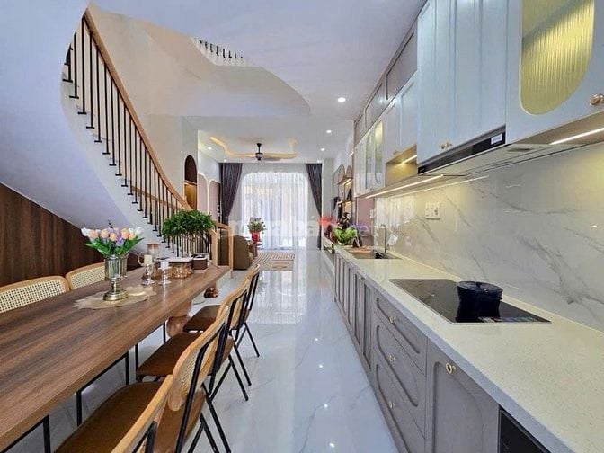 Bán Villa Mới Hồ bơi 5PN, 4 tầng, cách biển Mỹ Khê 300M, Sẵn dòng tiền