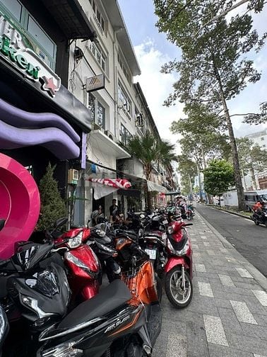 Cho thuê dãy nhà chung cư 62 Trần Hưng Đạo, Quận 1