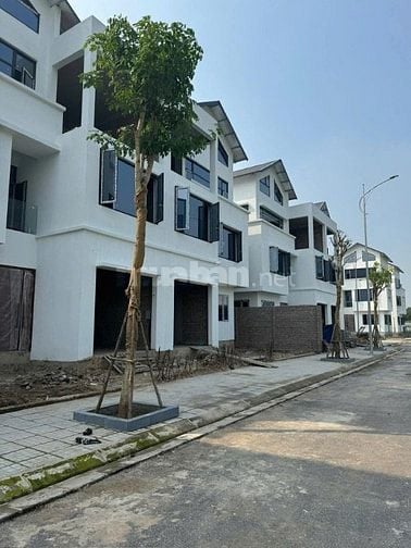 BÁN BIỆT THỰ SONG LẬP TẠI BẮC TỪ LIÊM GẦN CIPUTRA DT180M2X4T CHỈ 39T