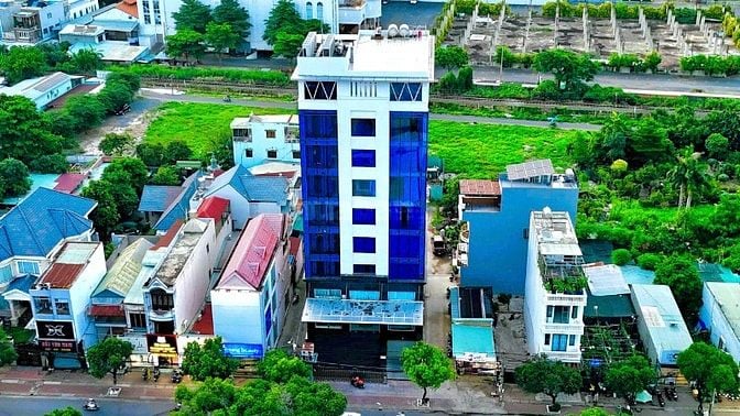 Tòa nhà 3 mặt tiền đường Phan Trung sổ hoàn công 2300m2 sàn giá 75 tỷ