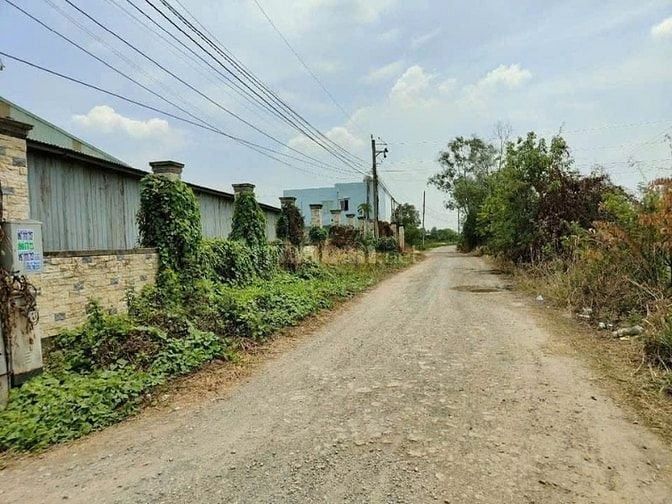 Cho thuê kho xưởng 2.000m2 ,vị trí đẹp Ấp 2, xã Đức Hòa Đông , Long An