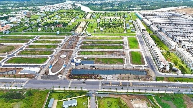 ĐẤT NỀN VỊ TRÍ SIÊU ĐẸP,MT ĐƯỜNG 40M,CÓ SỔ,NH VAY 70% Chỉ 650tr.