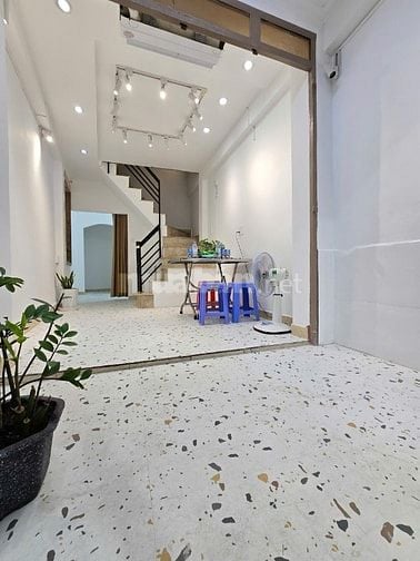 Nguyên căn HXT Lê Văn Sỹ 3x11 Trệt Lầu 2P2W 12tr/tháng