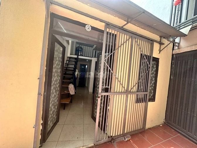 Gía đầu tư, bán nhà phố Đội Cấn - P.Ngọc Hà, 3 tầng,gần phố, KD Online