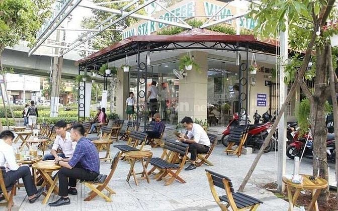 Quán cà phê Lô Góc vỉa hè rộng doanh thu ổn định khu văn phòng đông