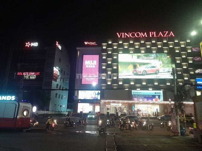 Bán nhà Mặt tiền Sát LÊ VĂN VIỆT, cạnh VINCOM, 4x20m, giá 7,8 tỷ