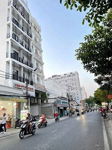 Bán Nhà Mặt Tiền Đường Số P Tân Quy Quận 7. DT 4,5x18m giá 11 tỷ.