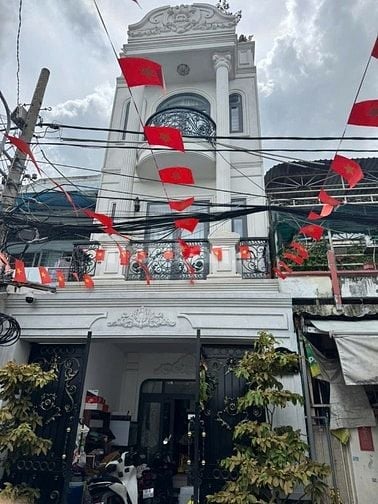 Chính chủ ngộp bank cần bán gấp nhà hẻm 6m Văn Cao [ 4m x 20m] 3 lầu