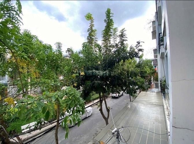 Chủ định cư cần bán gấp nhà 4 tầng mặt tiền 80m2 giá 2TY3