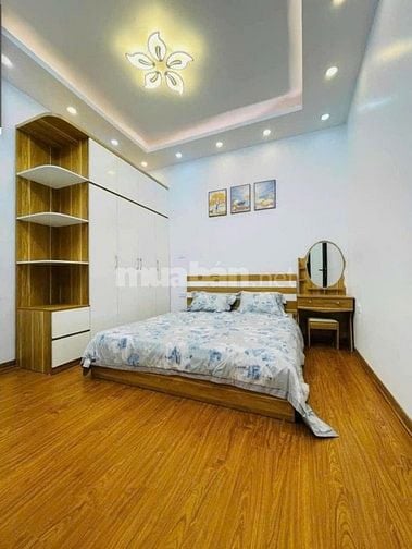 VỊ TRÍ QUÁ HIẾM ! Bán nhà Khương Thượng, 39m2x5t , ngõ thông, lô góc