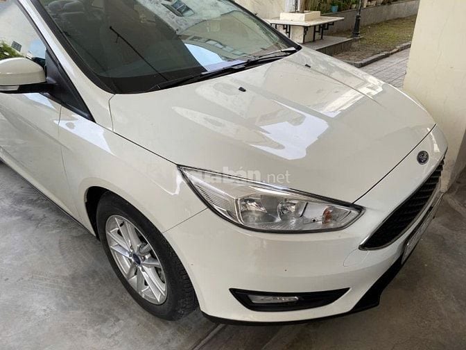 Bán gấp Ford Focus Sedan 2017 Trend màu trắng 25000 km 380 triệu