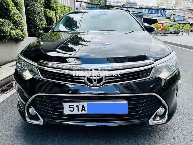 Toyota Camry 2018 2.5Q - màu đen VIP
