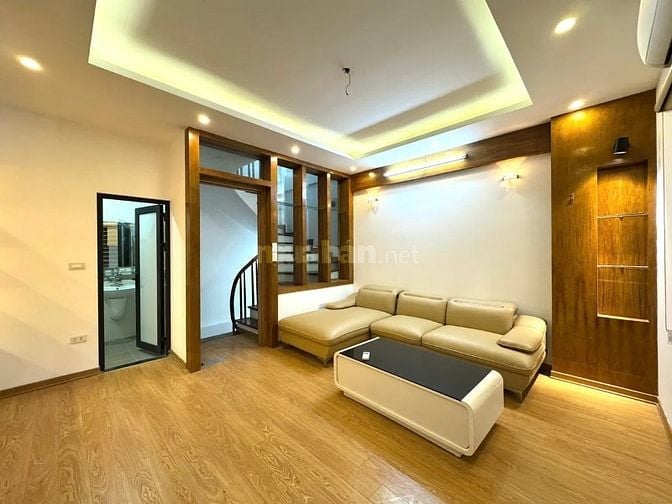 Siêu Phẩm Cầu Giấy, cách phố 30m, 33m, 5 tầng, MT 5,4m, GIÁ 8,3 tỷ