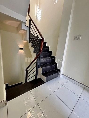 NHÀ MỚI ĐẸP - SÁT MẶT TIỀN ĐƯỜNG NGANG GẦN 4M - NỞ HẬU - NHỈNH4TỶ