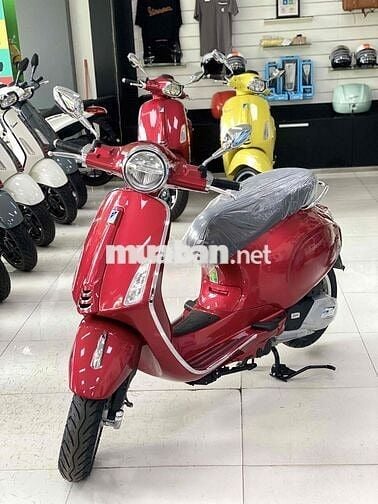 New Vespa Primavera 2025 RED