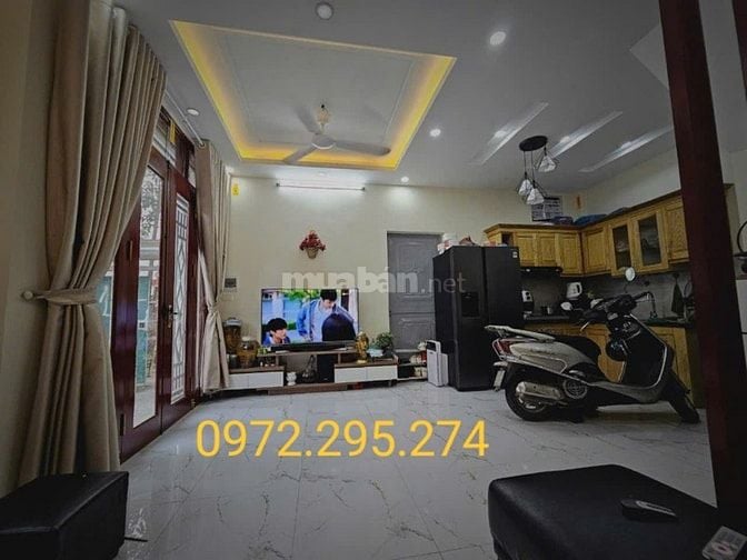 Cần bán căn nhà lô góc đủ nội thất có chỗ để ô tô sổ đỏ đẹp giá 4 tỷ 1