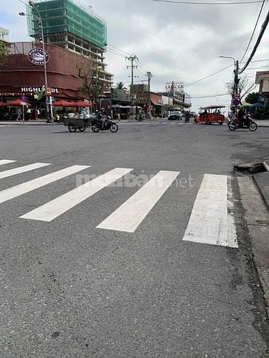 bán lô đất mặt tiền đường Hồ Nghinh_ cạnh ngay bãi tắm Mỹ Khê. 
