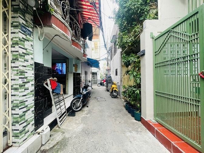 Nhà sát vách Q1,sang trọng, giá tốt nhất trong cùng khu vực