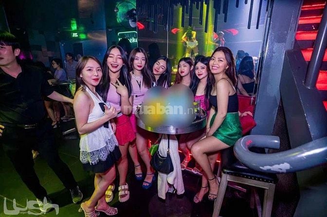Nhà Hàng Pinky cần gấp NV NỮ ngoại hình ưa nhìn