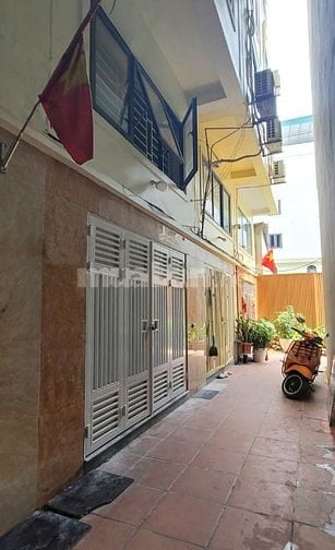 Bán nhà 5 tầng + 1 tum. Chính chủ không qua trung gian.