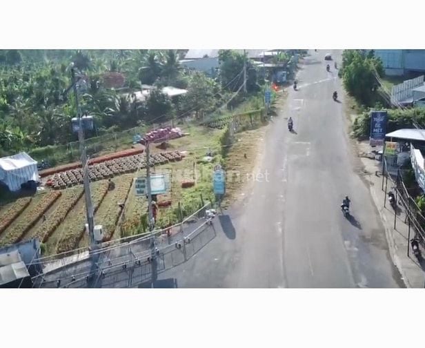Bán đất mặt tiền đường Đồng Khởi khu hành chính huyện Chợ Lách có thổ 