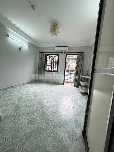 Sang hợp đồng căn hộ dịch vụ ngay cao lỗ Q8