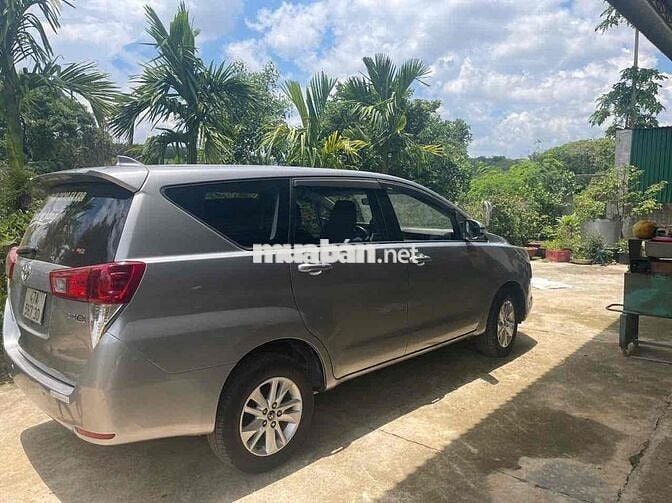 Toyota Innova 2017 2.0E - 90000 km