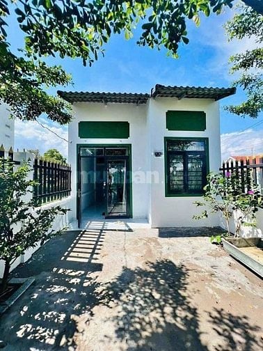 Chủ ngộp bán gấp căn nhà ngay TX Trảng Bàng 120m2 shr. Giá 650tr 