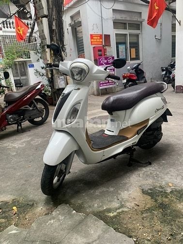Cần bán xe Kimco đời mới Fi 125cc màu trắng, xe còn rất mới, ít đi
