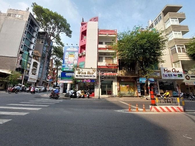 Chính Chủ Bán Mặt Tiền Đẹp, Kinh Doanh Xuất Sắc Tại Phường Bến Thành