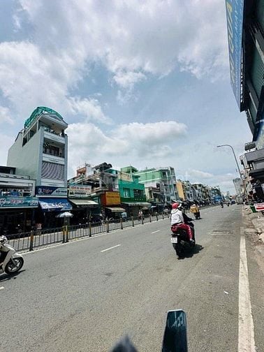 Bán nhà giá 16 tỷ MTKD Nguyễn Thị Nhỏ trung tâm Quận 5, Q.11, 4m x 17m