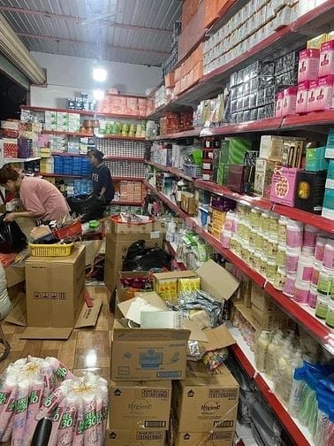 CHI NHÁNH MỚI CẦN GẤP NAM/NỮ LĐPT BÁN HÀNG KIỂM TRA SẢN PHẨM 