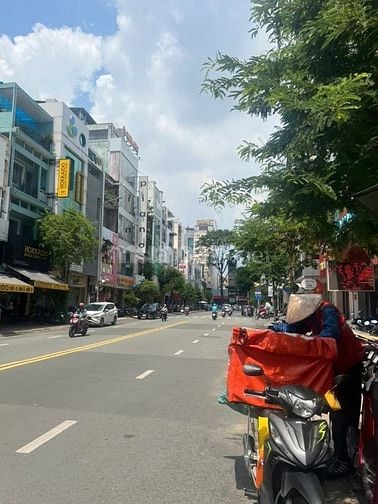 Cần cho thuê mặt bằng kinh doanh, vị trí rất đẹp mặt tiền Võ Văn Tần