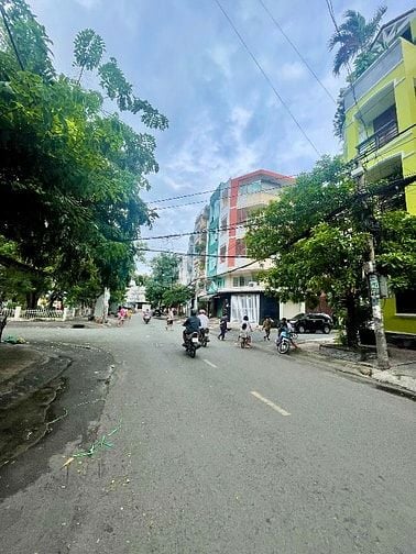 NHÀ 4 TẦNG KIÊN CỐ – HẺM XE HƠI GẦN MẶT TIỀN BÀ HOM – Q6