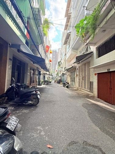 BÁN NHÀ Q4 ĐẸP XE TĂNG VÀO NHÀ MẶT TIỀN ĐƯỜNG SỐ XE TẢI 8M 5 TẤM ĐÚC B
