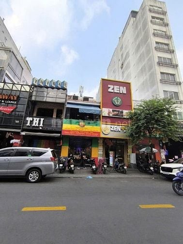 Mặt tiền Quận 1 vuông vức kết cấu sẵn   4x18 (300tr/m2)
