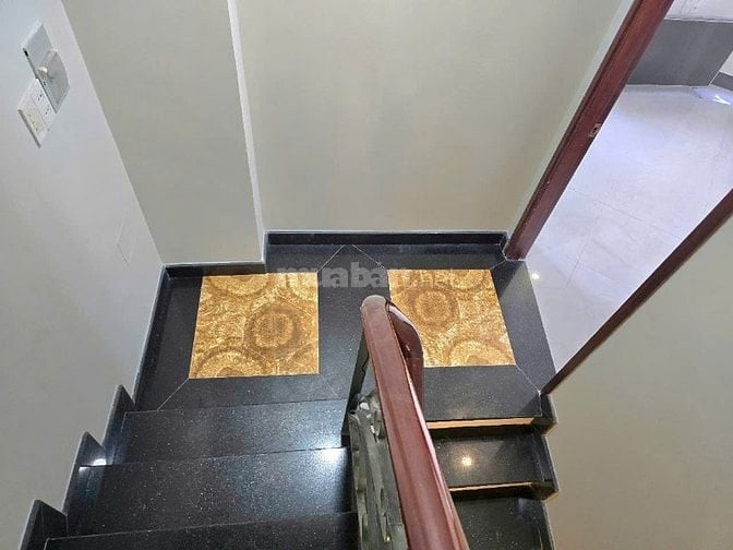 Hẻm Thẳng 8m (cách MT 1 căn), DT: 5.3mx9m, 5 tầng, Giá: 7.99 tỷ