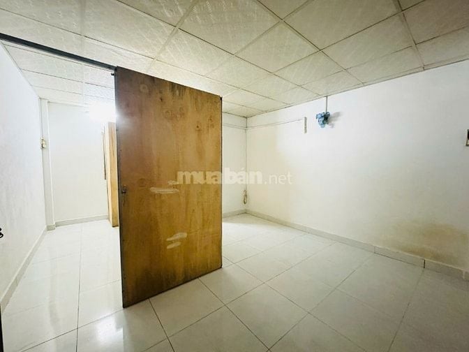 Bán nhà ngay sau chợ Tân Bình, đường Bùi Thế Mỹ, 4x6m, 1 lầu, 2tỷ8