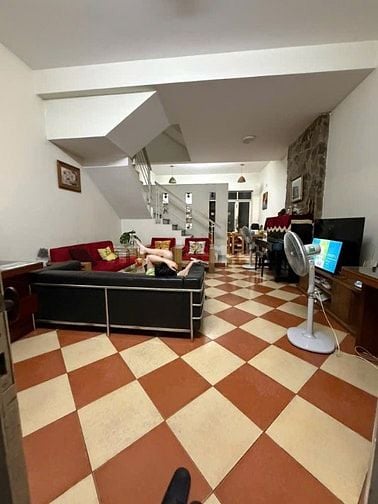 Bán nhà Huỳnh Thúc Kháng, 70m2, nhà dân xây, ngõ ô tô, phân lô