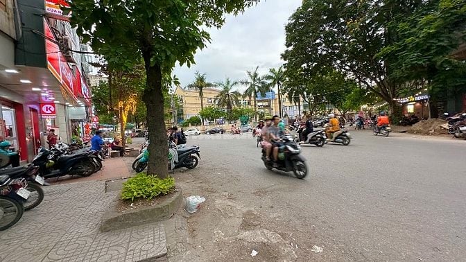 Nhà số 10 Mặt phố Chính Đền Lừ 2 - Ngã ba Nhà Thi đấu. MB57m2, Lô góc