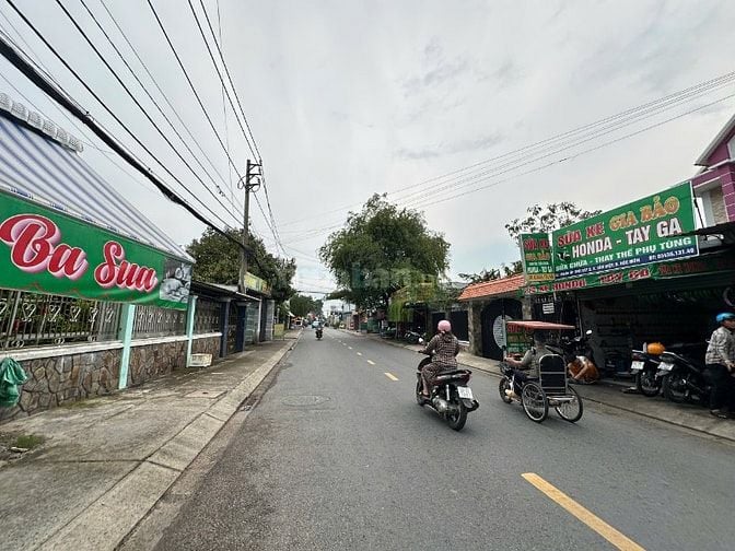 Nhà mặt tiền 216m2, đường thị trấn Tân Hiệp, Hóc Môn đang cho thuê 