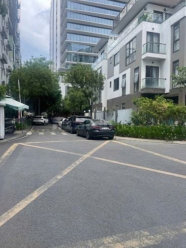Cần cho thuê nhà Mặt Tiền Đường Số 6 trong khu CC Hà Đô P.12 Q.10