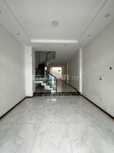 Bán nhà đường số gần chợ Tân Qui Quận 7