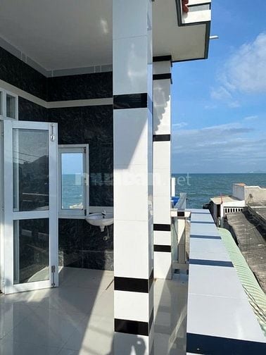 Cho thuê NHÀ CẤP 3 VIEW BIỂN CÁCH BIỂN CHỈ 10 mét - Mũi Né, Phan Thiết