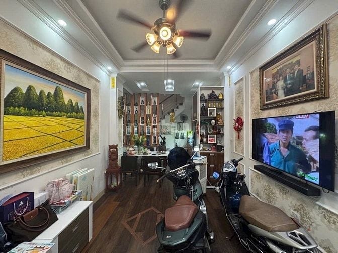 Chính chủ - Nhà đẹp Ngọc Thuỵ full nội thất