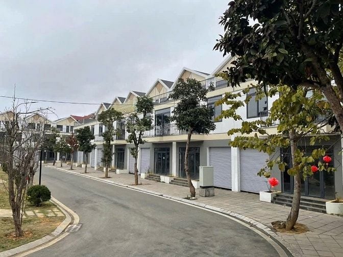  SIÊU PHẨM NHÀ PHỐ 2.5 TẦNG – TRUNG TÂM MỘC CHÂU – MẶT TIỀN RỘNG 