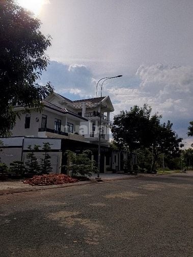 BÁN NHANH CẶP GỐC MT ĐƯỜNG LONG HẬU 40M,CÔNG CHỨNG SANG TÊN NGAY.