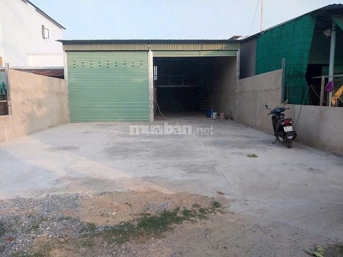 Kẹt tiền nên bán lô đất tặng căn nhà kho 237m2 ở Trảng Bàng 720 triệu