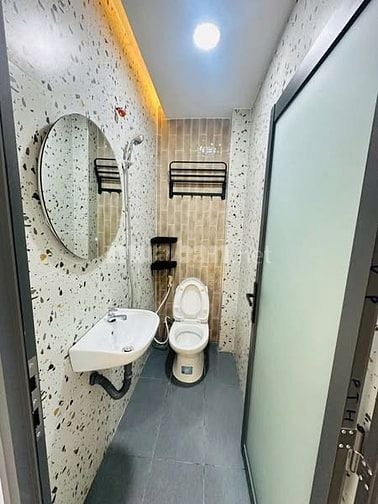 4ty050 Nhà mới đẹp 4x9 nở hậu 4,3 Nhà 1 trệt + lầu 2pn Shr
